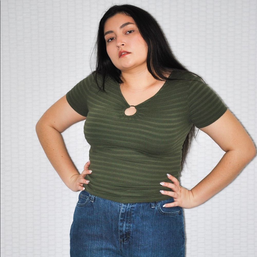 Dark green striped ring v-neck short sleeve top